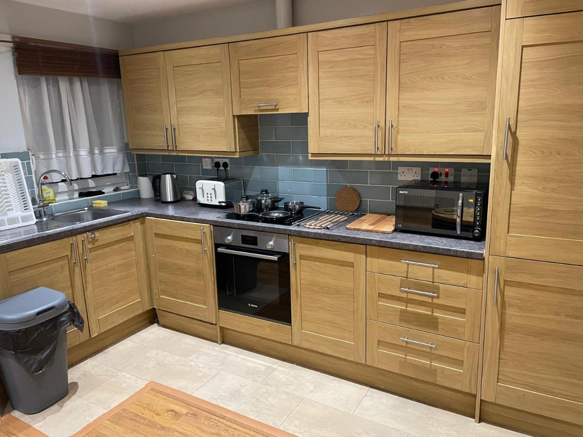 2 Bedroom Apartment Chiswick Park Tube Station London Exterior foto