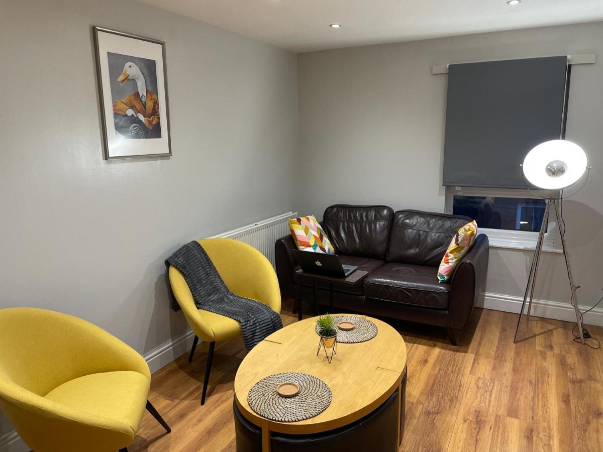 2 Bedroom Apartment Chiswick Park Tube Station London Exterior foto