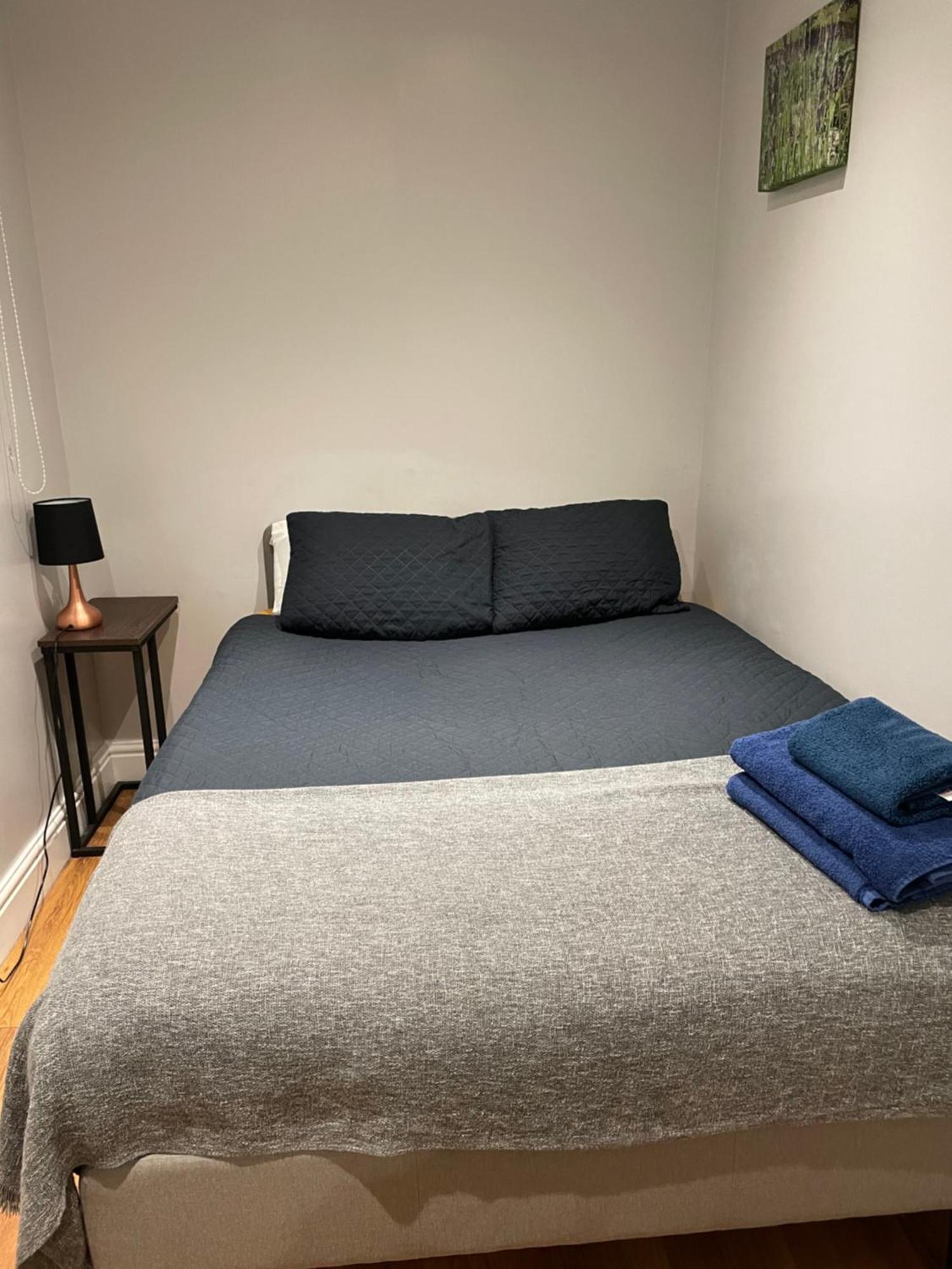 2 Bedroom Apartment Chiswick Park Tube Station London Exterior foto